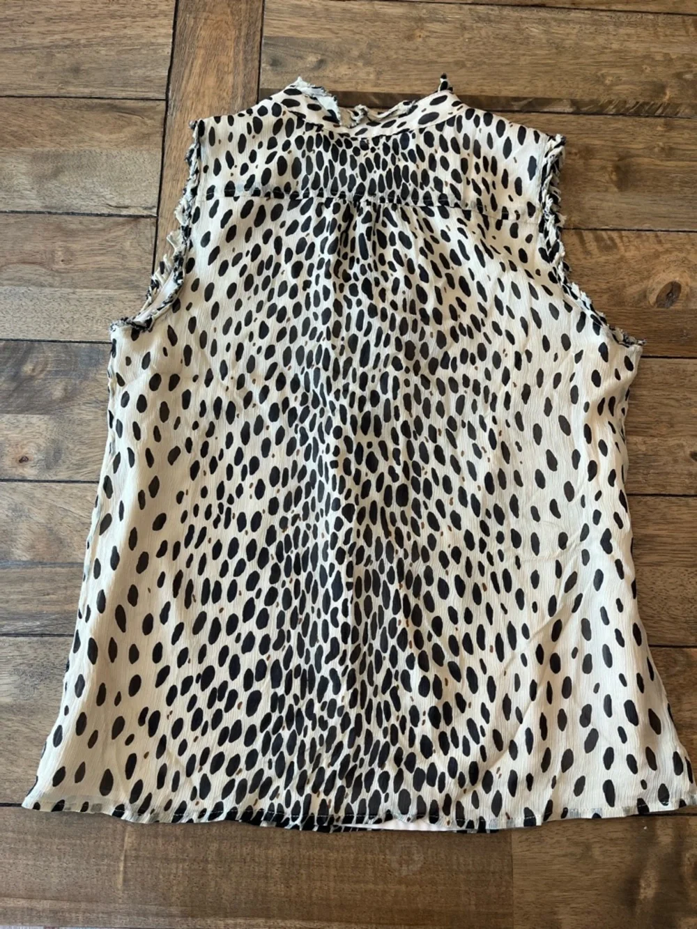 J. Crew Sleeveless Black & Cream Dot Print Silk Blouse - Lightweight Women's Top - Picture 5 of 11